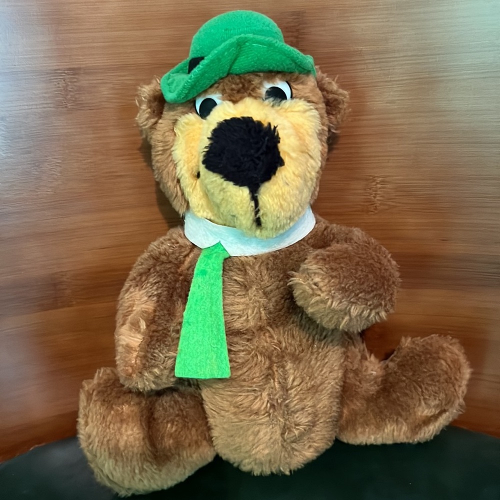 Hanna-Barbera’s Boo Boo and the V.I.V Hardcover Book & Yogi Bear Plush, VINTAGE - Picture 2 of 16